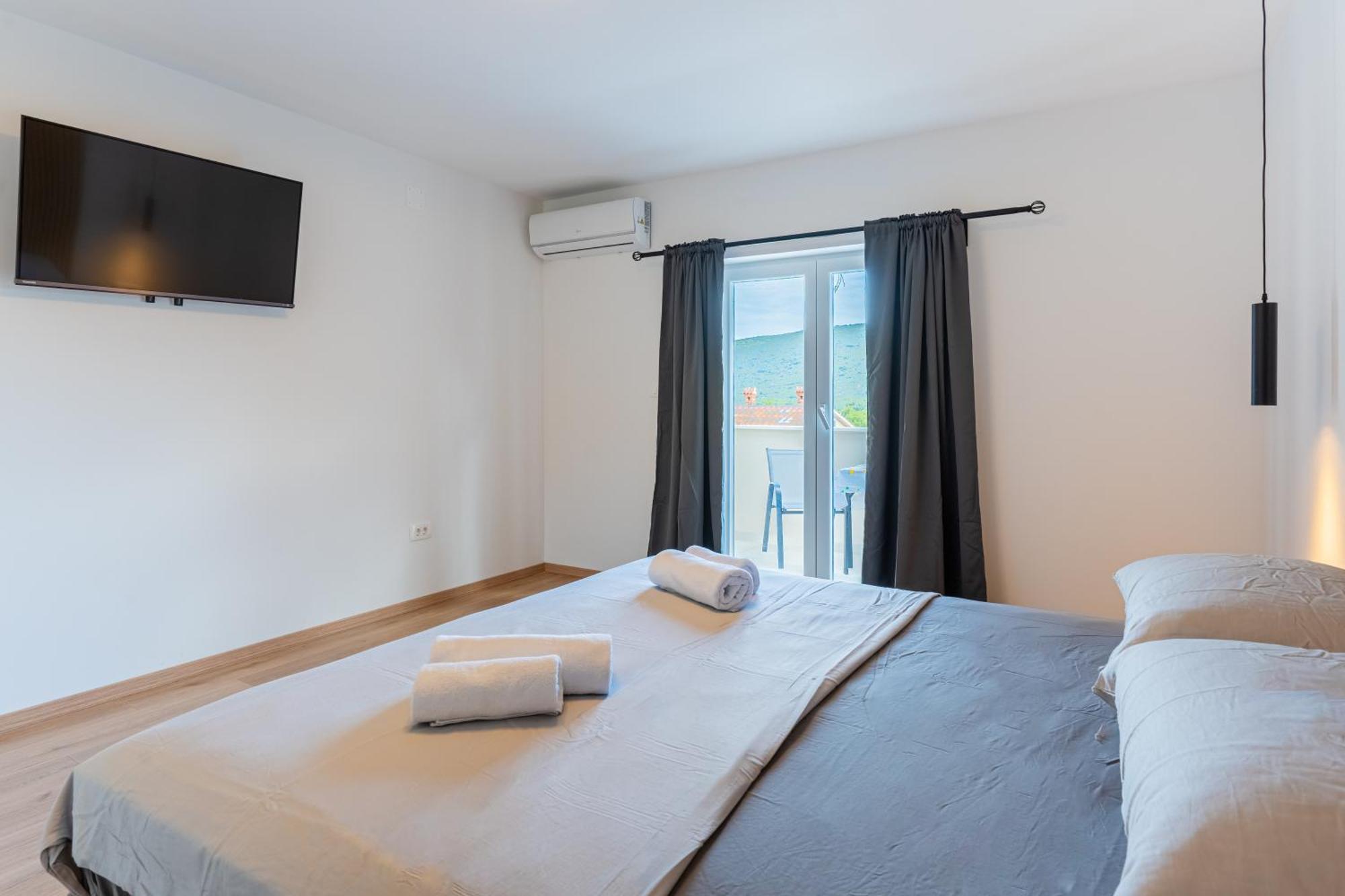 Apartments & Rooms Klemenc Црес Экстерьер фото