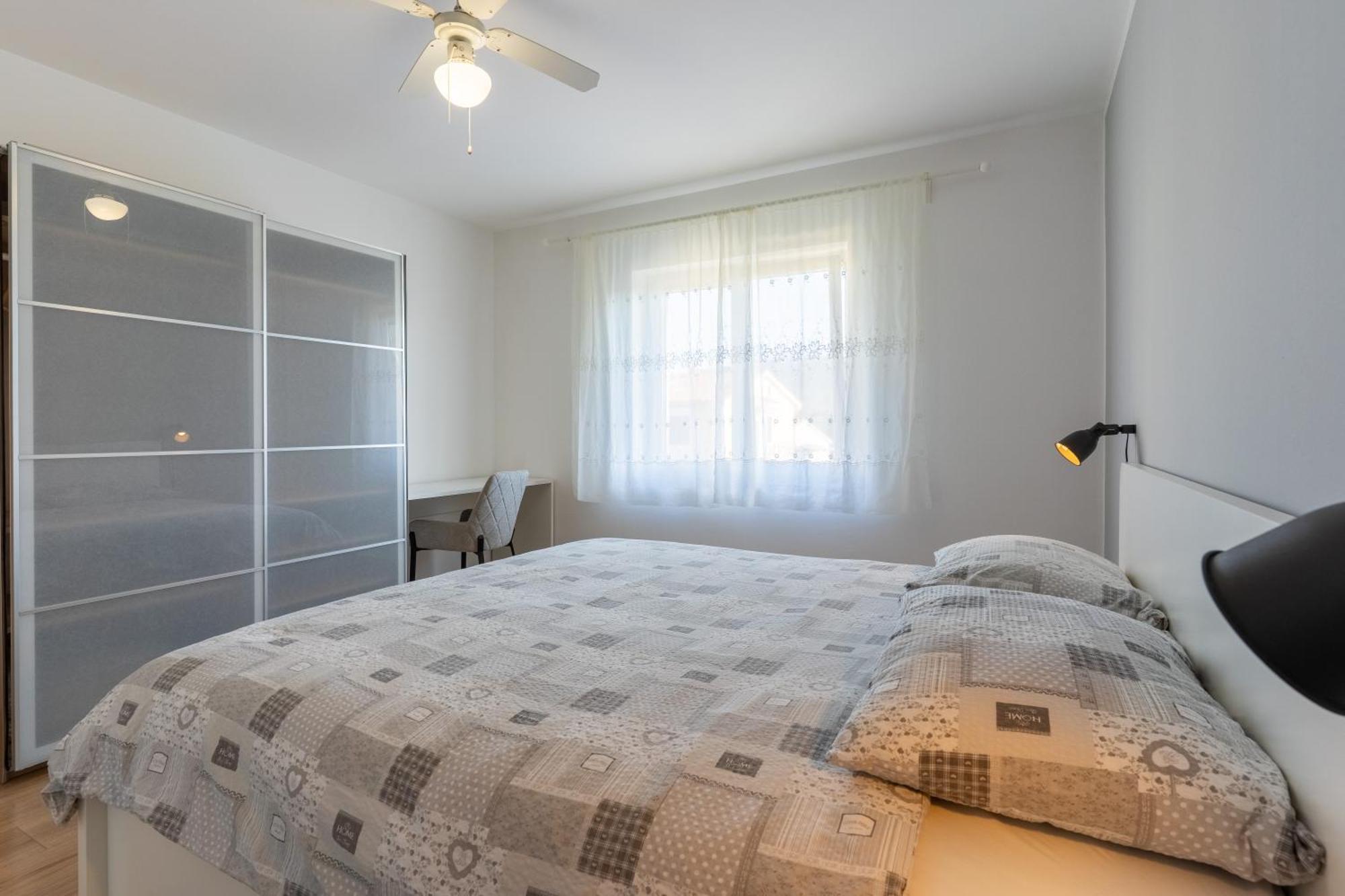 Apartments & Rooms Klemenc Црес Экстерьер фото