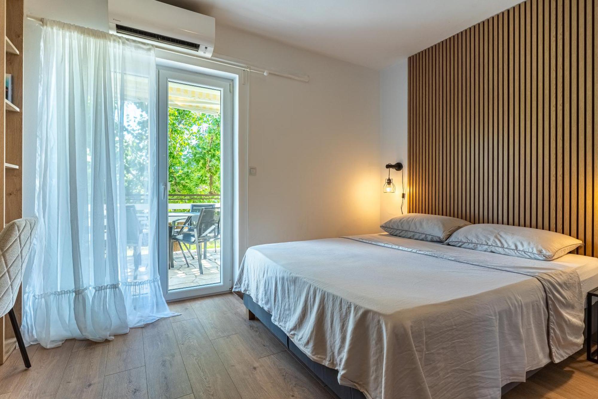 Apartments & Rooms Klemenc Црес Экстерьер фото