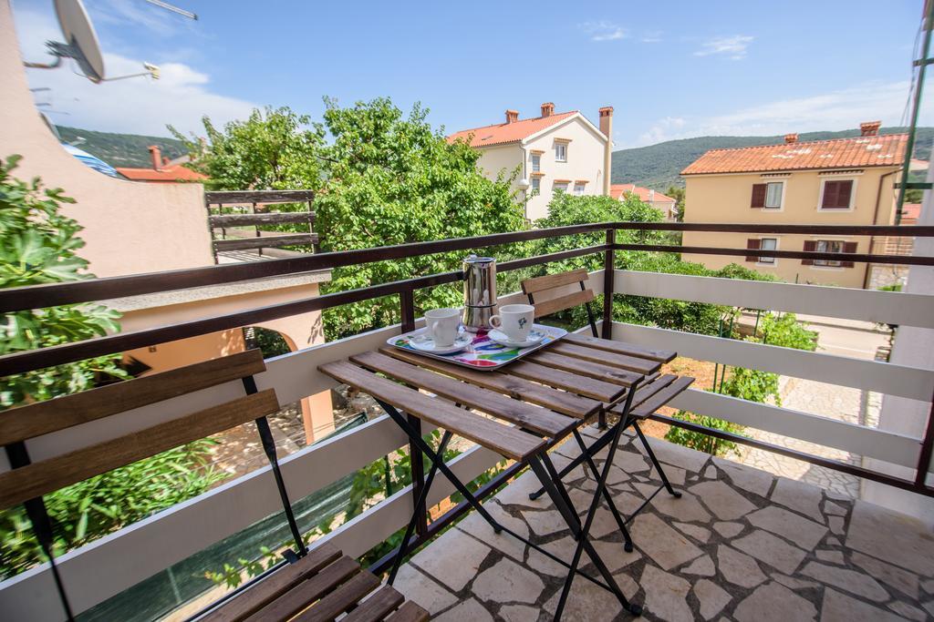 Apartments & Rooms Klemenc Црес Экстерьер фото