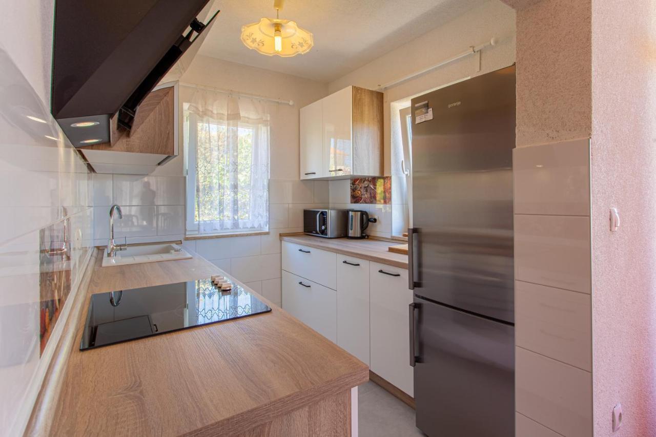 Apartments & Rooms Klemenc Црес Экстерьер фото