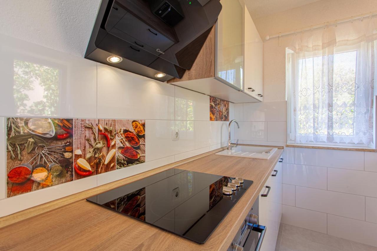 Apartments & Rooms Klemenc Црес Экстерьер фото